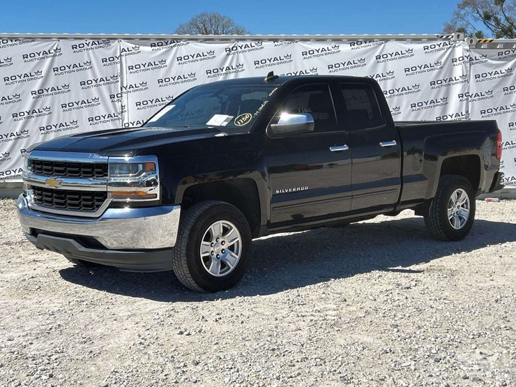 2018-chevrolet-silverado-1500-image-1