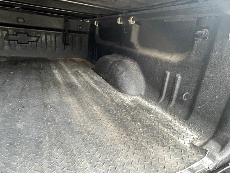 #7551-•-2019-chevy-silverado-high-country-pickup-(has-wi-title)-(blair,-wi)-image-34