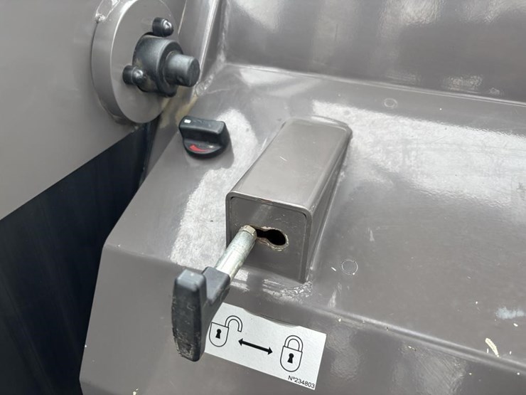 2016-manitou-ms130t-enc-cab-forklift-image-24