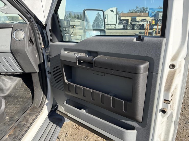 2014-ford-f550-image-10