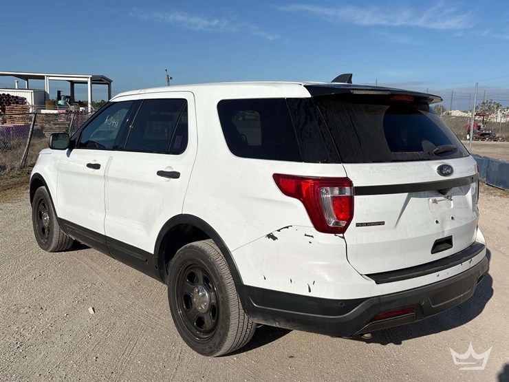 2018-ford-explorer-image-3