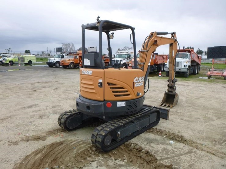 2017-case-cx33c-image-3