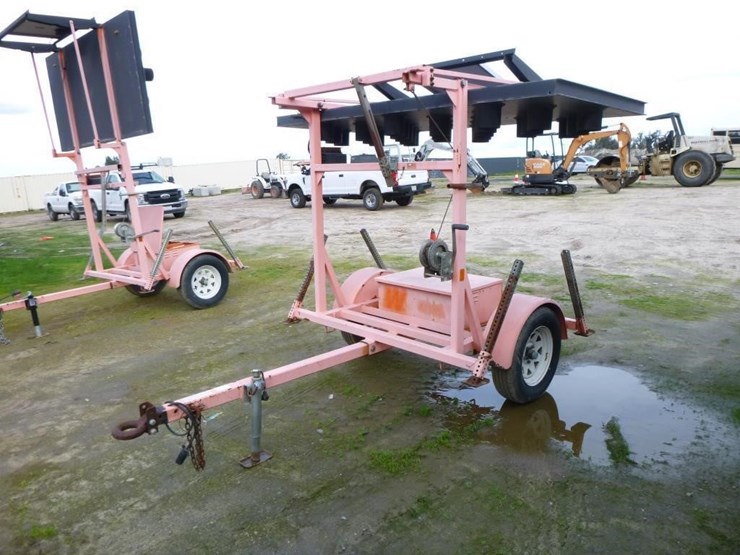 wanco-wtsp-towable-arrow-board-image-1