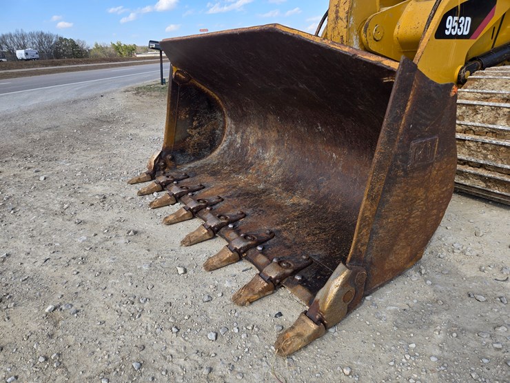 2015-caterpillar-953d-image-134