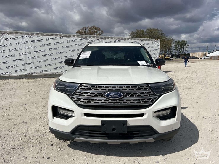 2021-ford-explorer-image-31