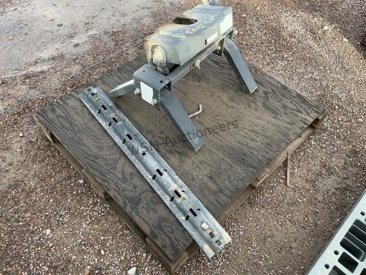 power-pull-fifth-wheel-hitch-image-3