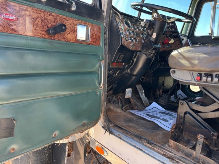 1998-peterbilt-379-image-17