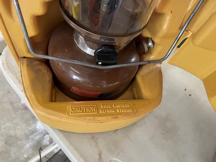 #7618-•-(2)-coleman-lanterns-image-6