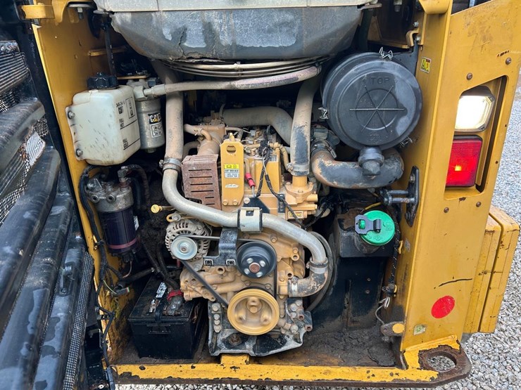 2015-caterpillar-259d-image-16