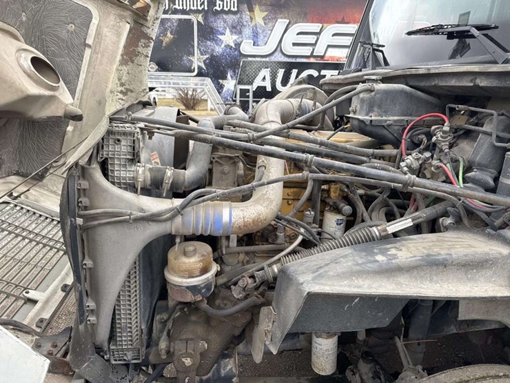 2000-freightliner-fld112-image-22