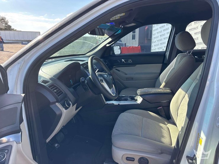 2015-ford-explorer-image-12