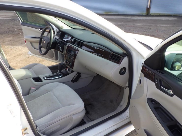 2013-chevrolet-impala-sedan-image-7