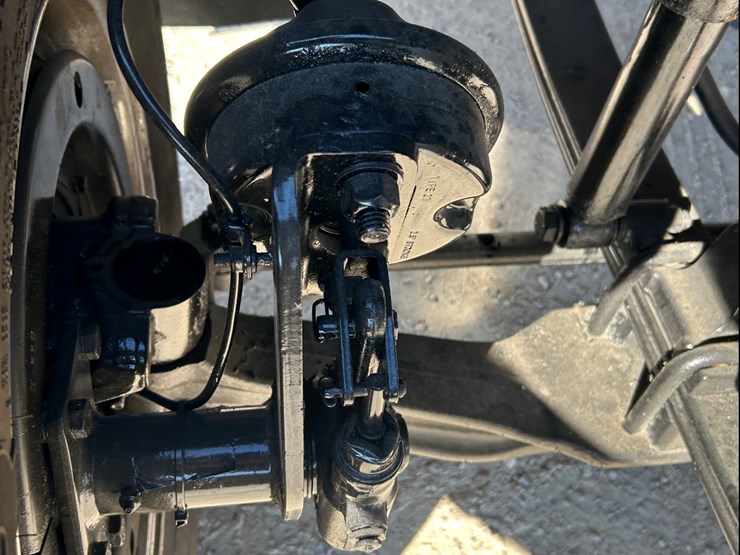 2018-freightliner-m2-106-image-40