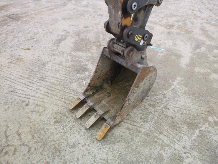 2017-case-cx33c-image-18