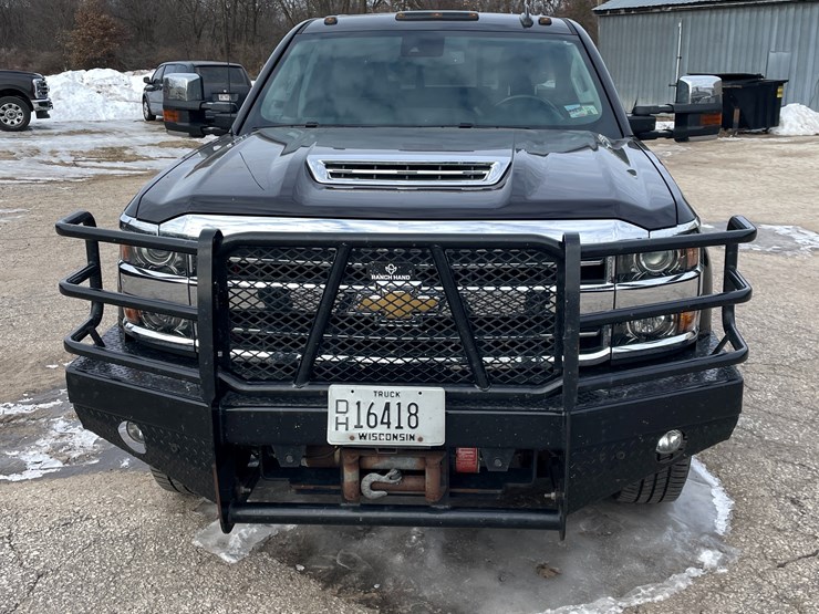 #7551-•-2019-chevy-silverado-high-country-pickup-(has-wi-title)-(blair,-wi)-image-2