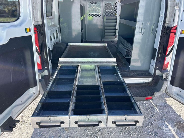 2015-ford-transit-image-28