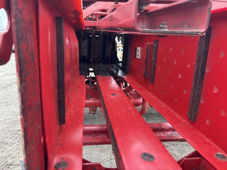 new-holland-575-image-15