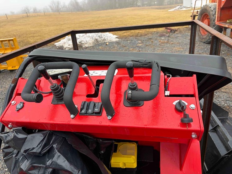 new-agt-sda-140w-rubber-tire-loader-image-5