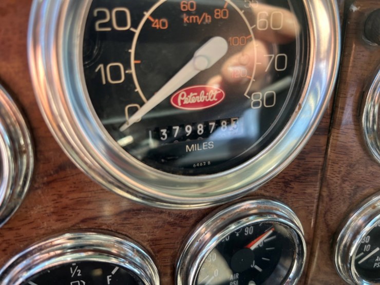1998-peterbilt-379-image-19