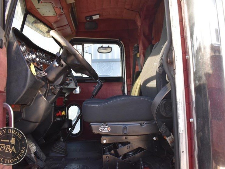 2004-peterbilt-379-image-38