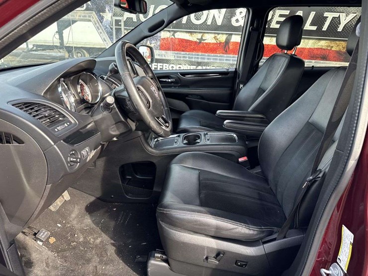 2016-dodge-grand-caravan-image-11