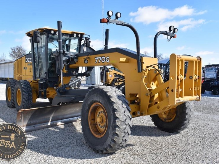 2013-deere-770g-image-12