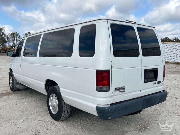 2012-ford-e350-image-4