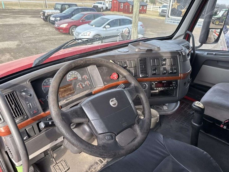 2007-volvo-vn-image-20