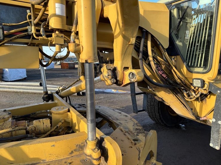 caterpillar-143h-image-11