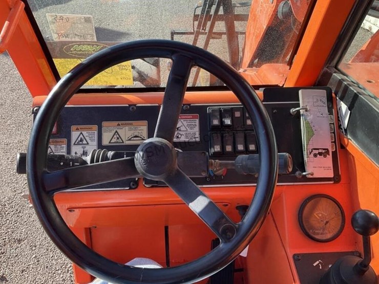 2012-jlg-8042-image-16