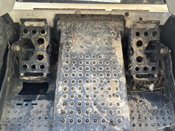 2021-bobcat-s590-image-19