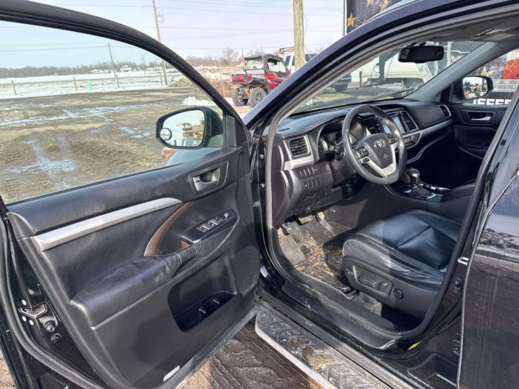 2016-toyota-highlander-image-10