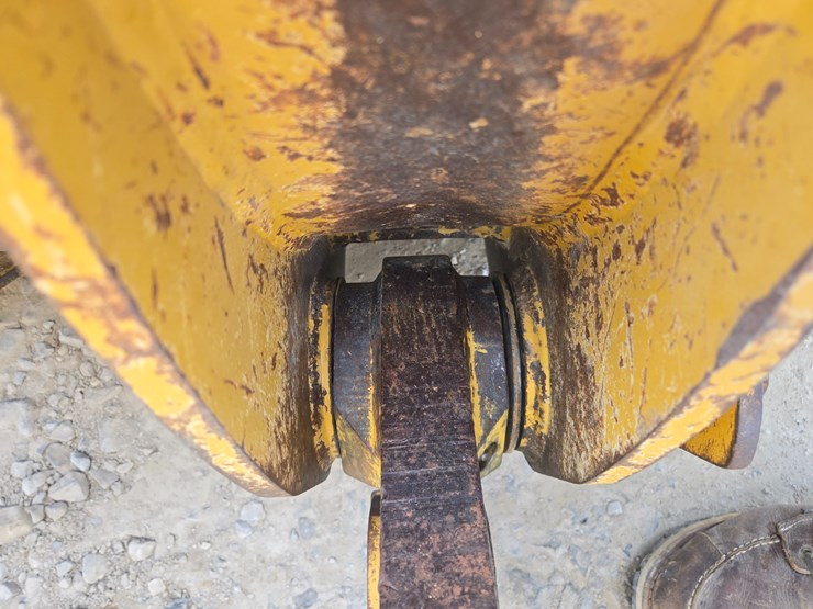 2015-caterpillar-953d-image-137