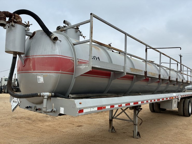 2012-proco-130bbl-vac-trailer-image-1