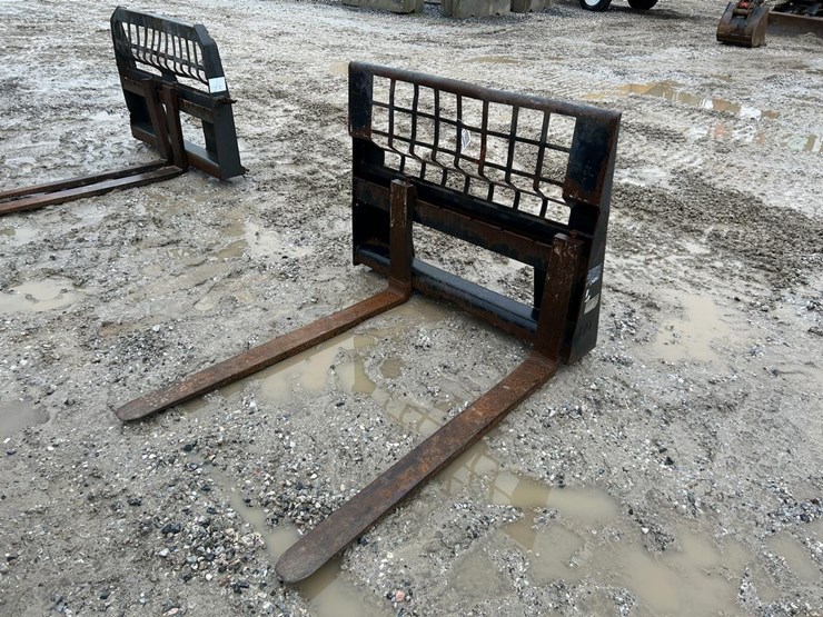 caterpillar-48”-skid-steer-pallet-forks-image-2