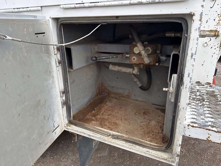 2007-ford-f550-image-16