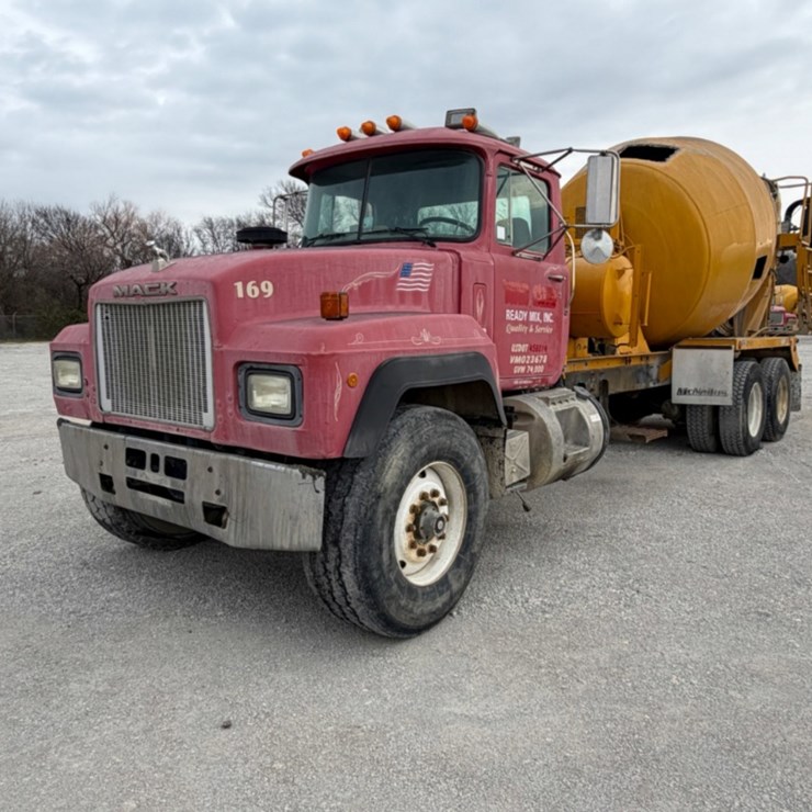 1997 MACK MIXER (INOPERABLE)