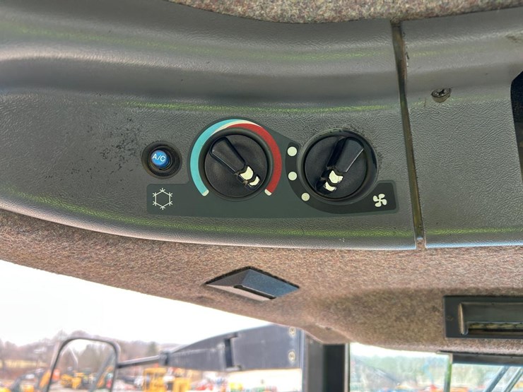 new-holland-8770-image-26