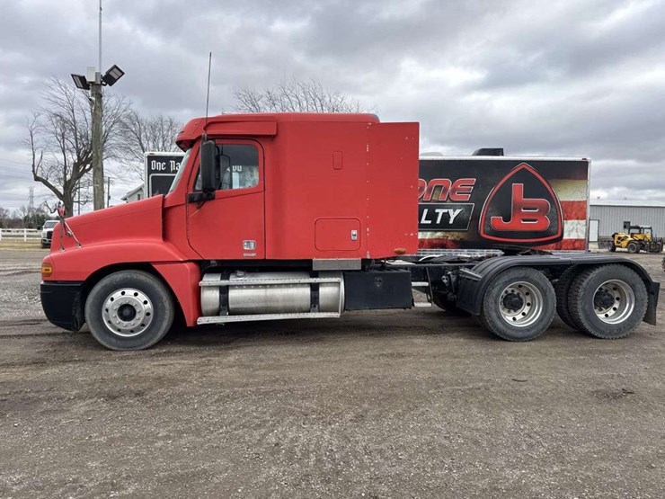 2000-freightliner-flc120-image-2