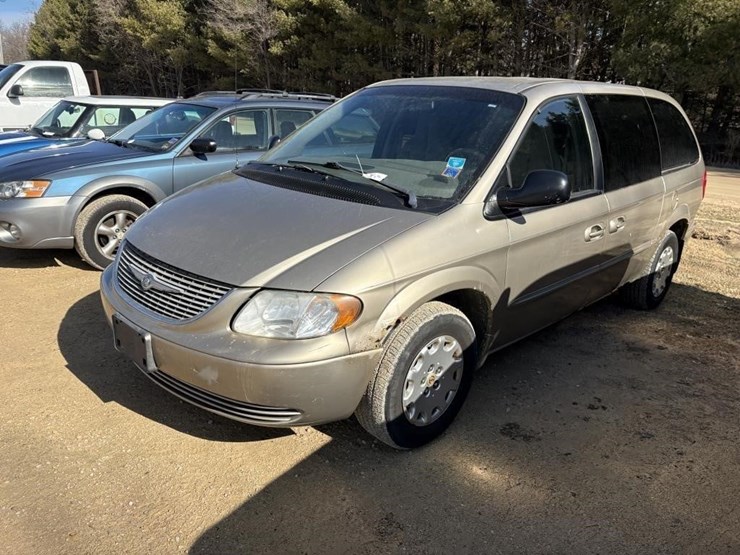 2002-chrysler-town-&-country-image-1