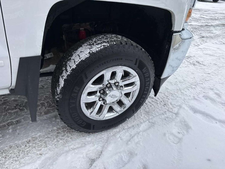 2016-chevrolet-silverado-2500hd-lt-image-11