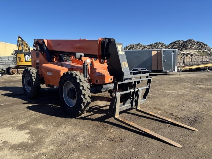 2018-jlg-8042-image-2
