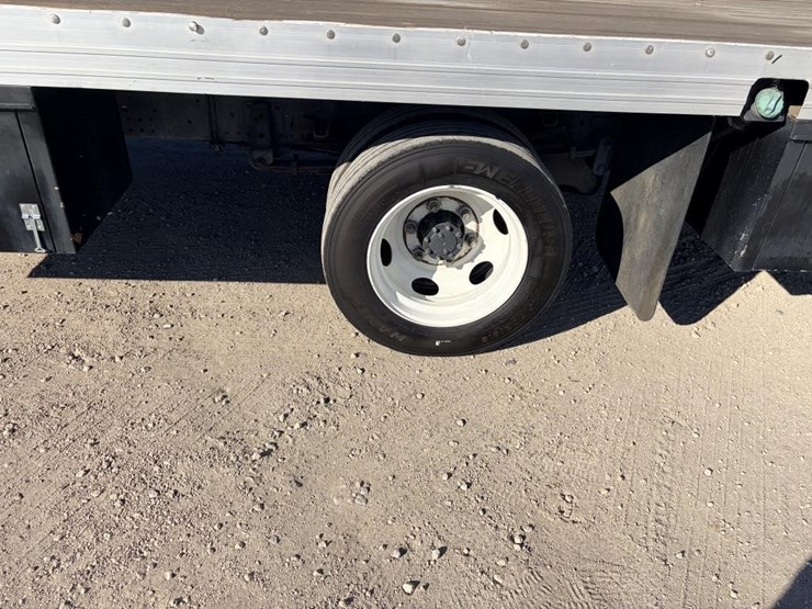 2017-isuzu-nrr-image-8