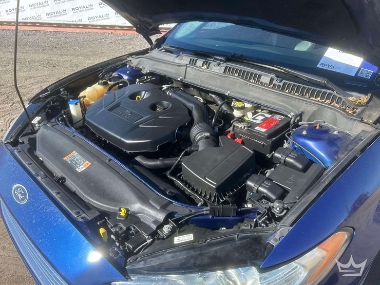 2016-ford-fusion-titanium-sedan-image-9