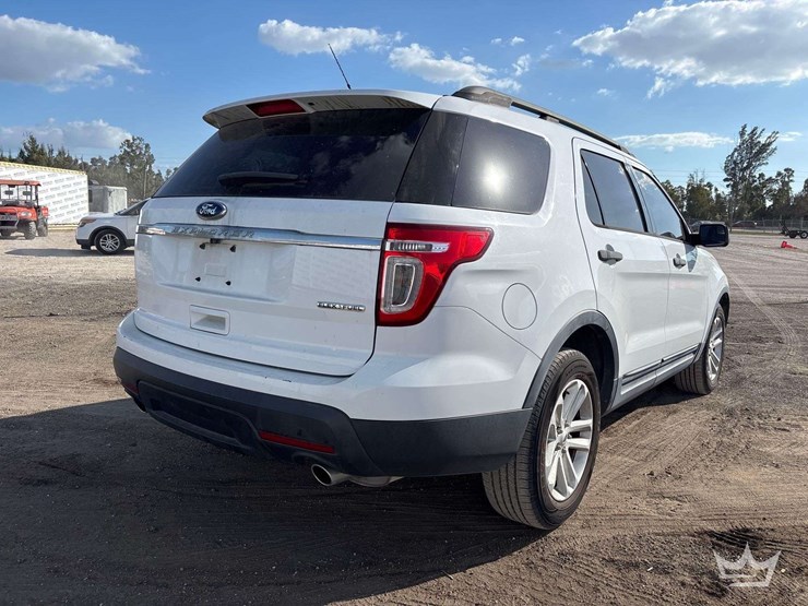 2015-ford-explorer-image-3