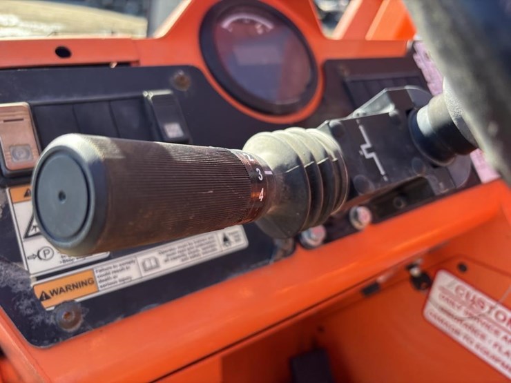 2017-jlg-8042-image-26