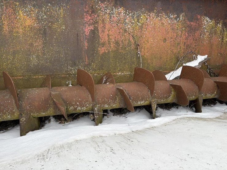 gehl-scavenger-slinger-spreader---off-site-image-5