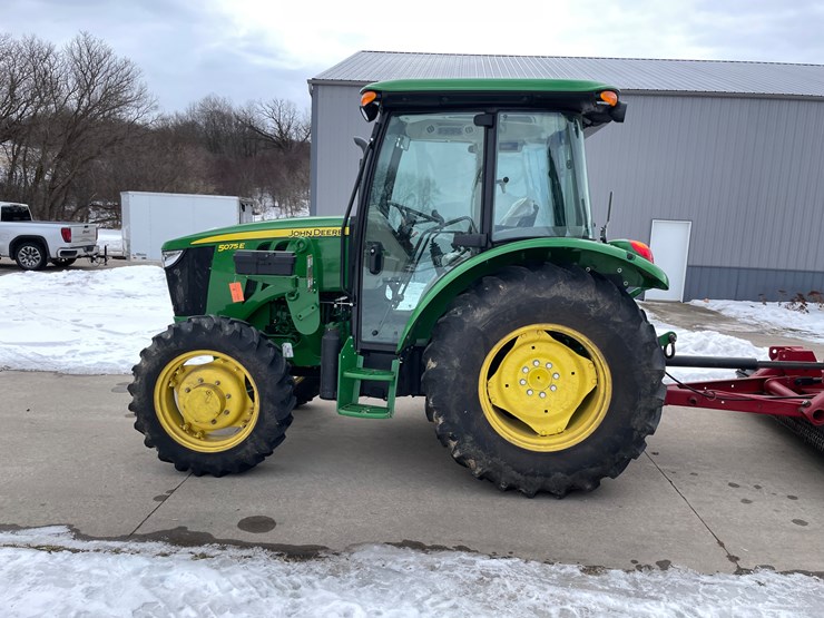2015-john-deere-5075e-image-8