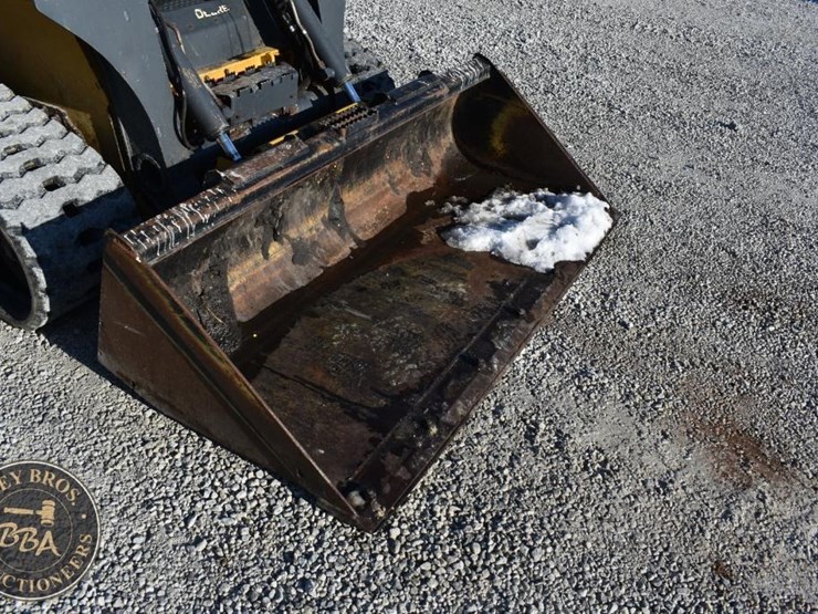 2015-deere-323e-image-21