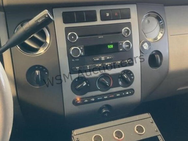 2014-ford-expedition-image-19